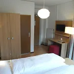 酒店 乌斯普纳森林酒店 2*