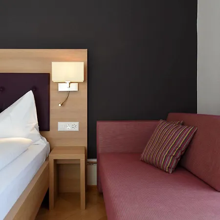 Waldhotel Unspunnen Szálloda 2*